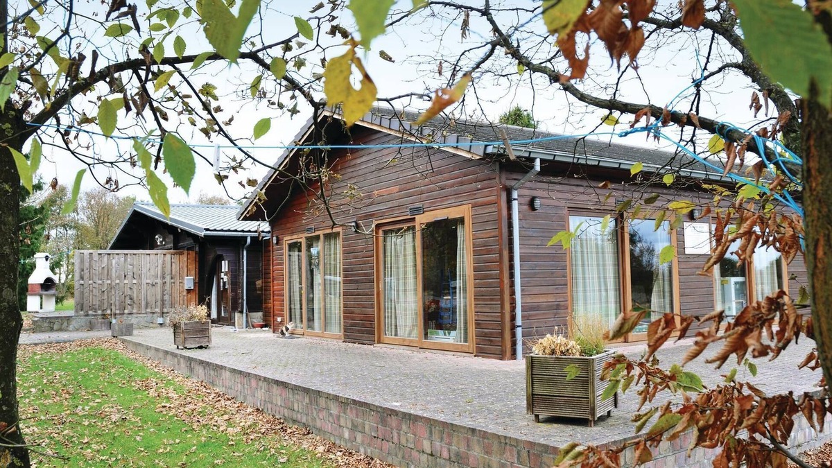 Hour House | The cottage is located in the small vacation park Le Chêneau, near Dinant (20 km).