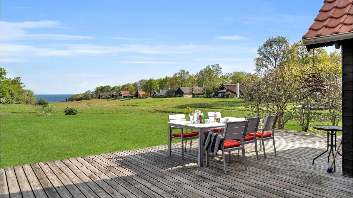 Vedelshave House | The cottage is located in the beautiful recreational cottage area of Båring.