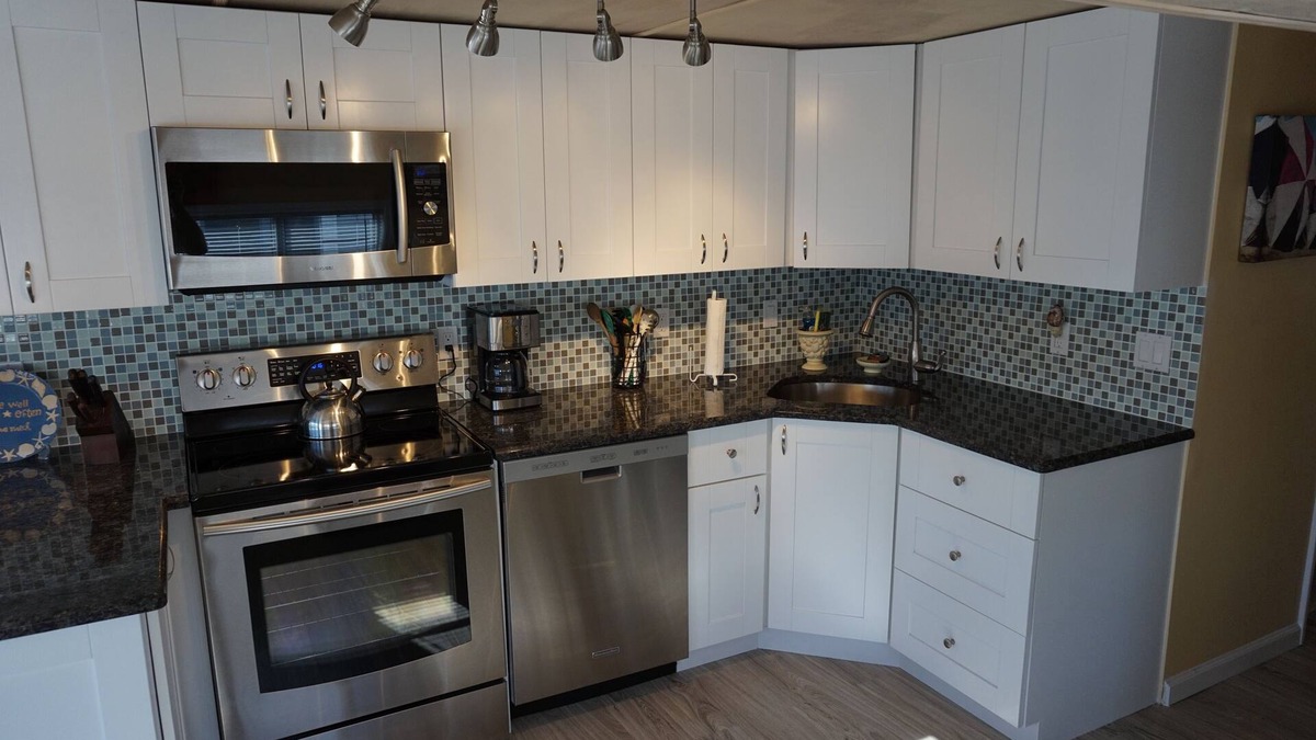 Nettles Island House | The Cottage Nettles Island unit 230 is a 2 bedroom 1 bath home.