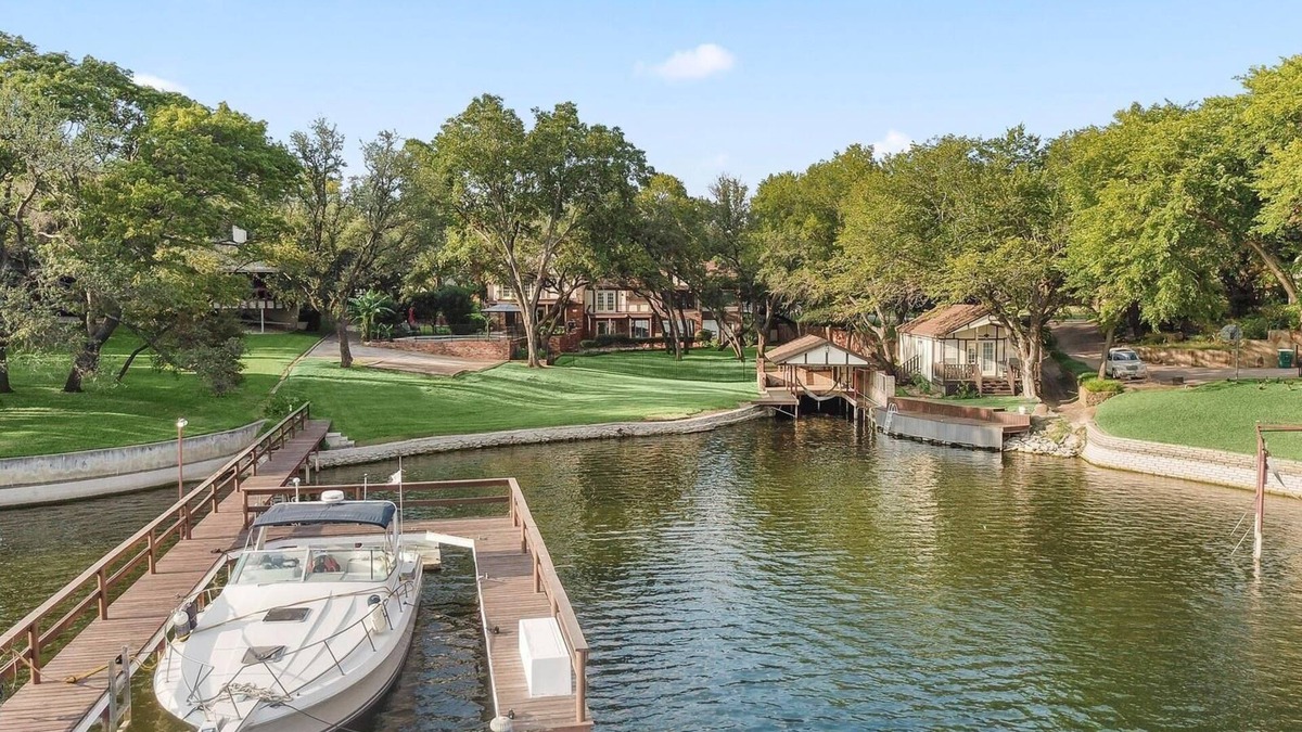 Lake Country Cottage | The Cottage on EML