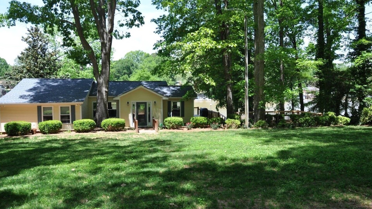 Belmont Cottage | The Cottage on the shores of Lake Wylie