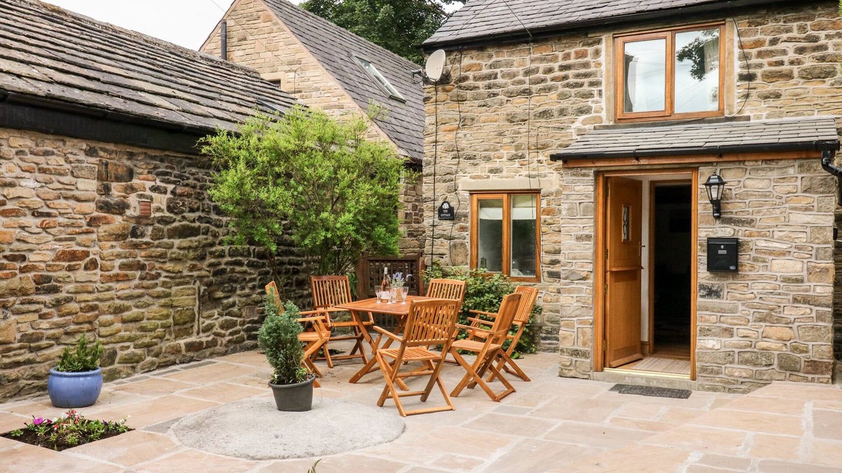 Hayfield Cottage | THE COTTAGE, pet friendly, character holiday cottage in Hayfield