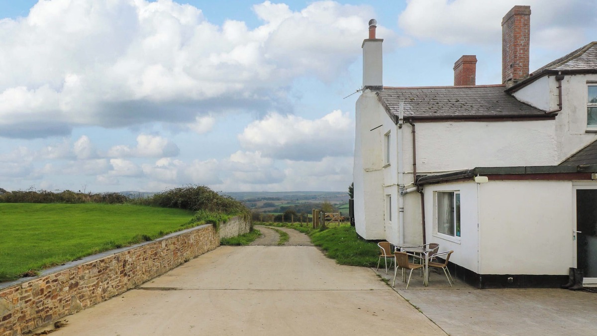 Littleham Cottage | THE COTTAGE, pet friendly, with open fire in Bideford