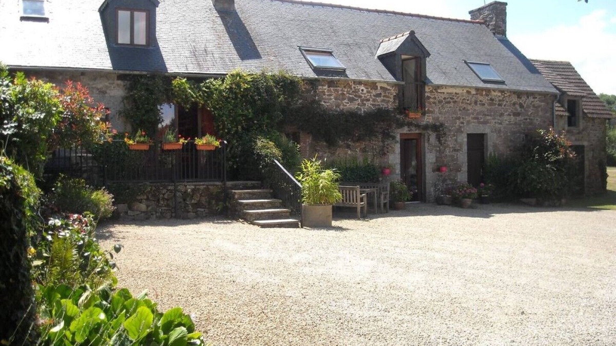 Ploezal Cottage | The Cottage Sleeps 4 (1 Bedroom)