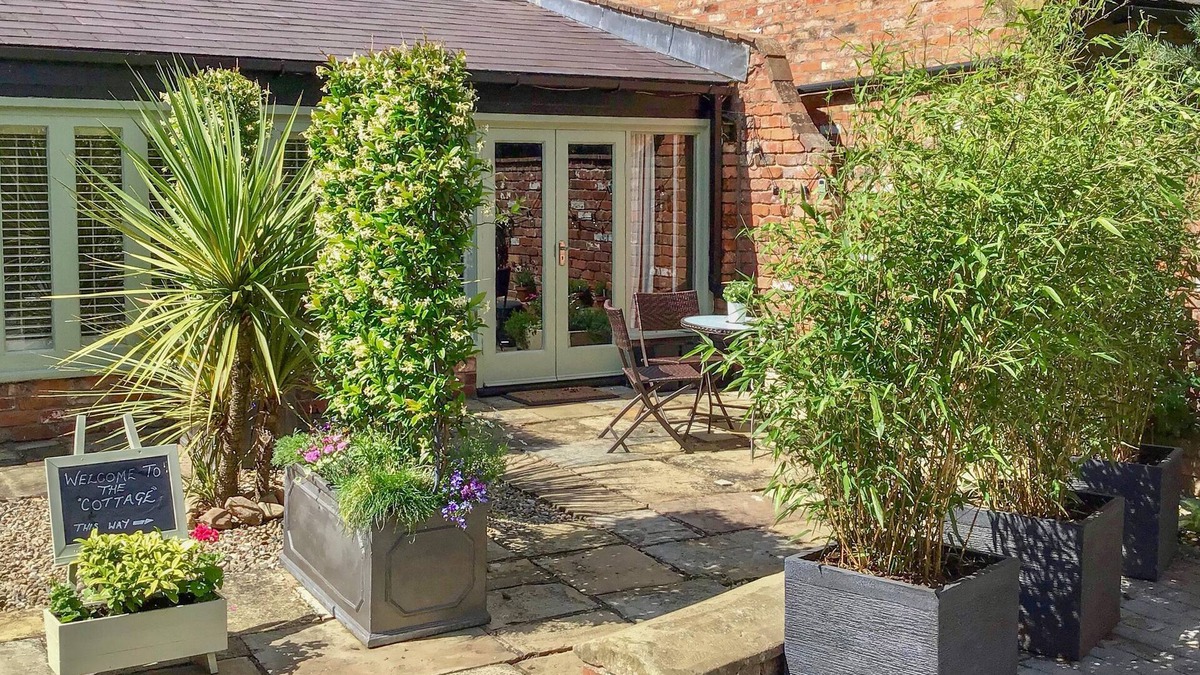 Cymau Cottage | THE COTTAGE @ THE COACH HOUSE, pet friendly in Rossett