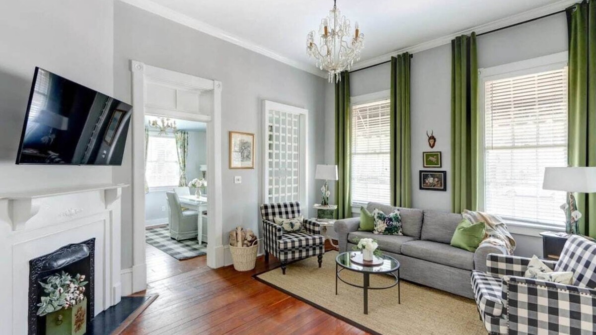 Hitch Village - Fred Wessels Homes Apartment | The Cottage @ Trustees' Garden | Walk To River!