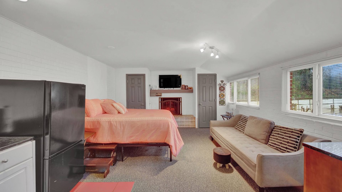 North Chesterfield Apartment | The Cottage Unit 5 Studio in lovely Richmond with WiFi, AC