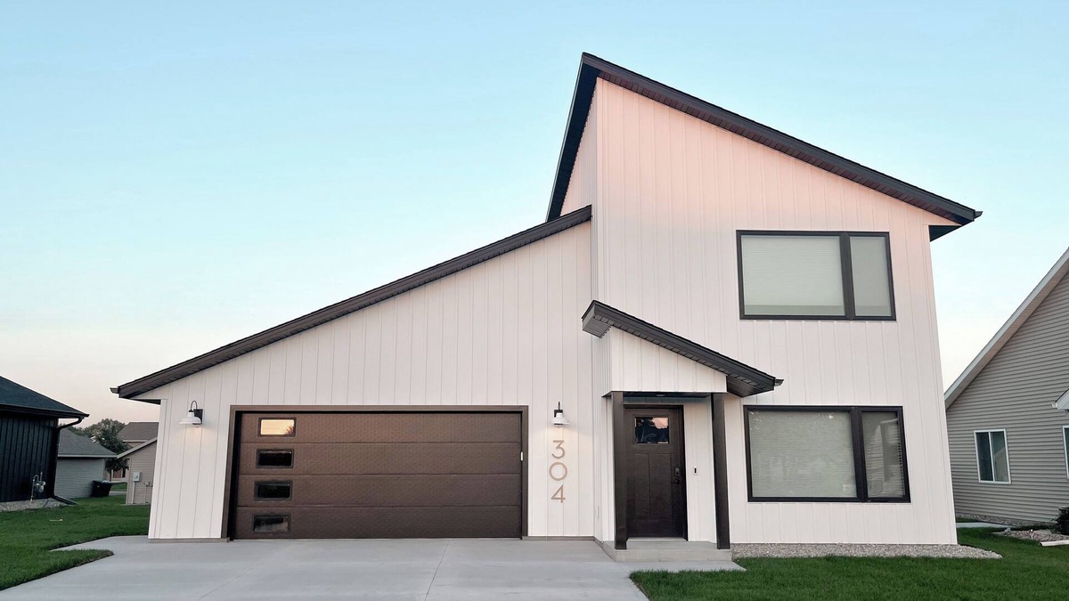 Mankato House | -The Cotton House- Modern, Clean, Close to MSU!