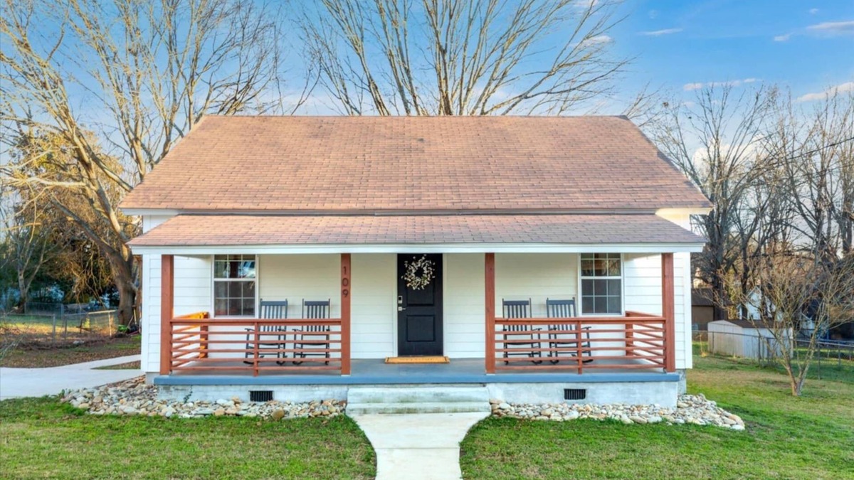 Simpsonville House | The Cotton Mill Cottage - charming 2 bedroom blocks from downtown Simpsonville