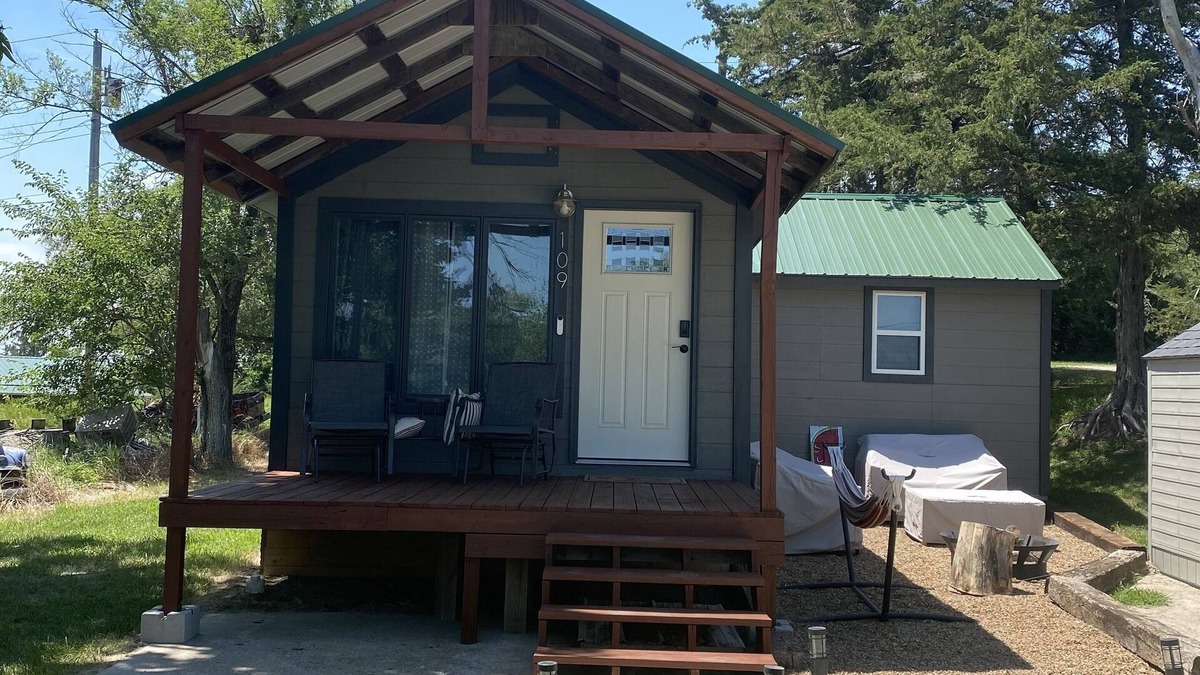 Scandia Cottage | The Country Cottage. A cozy 1bed/1bath in the small country town of Scandia, KS.