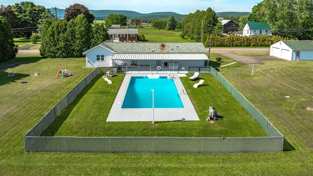 Catawissa House | The Country Escape w/private pool -10 min from Knoebels!