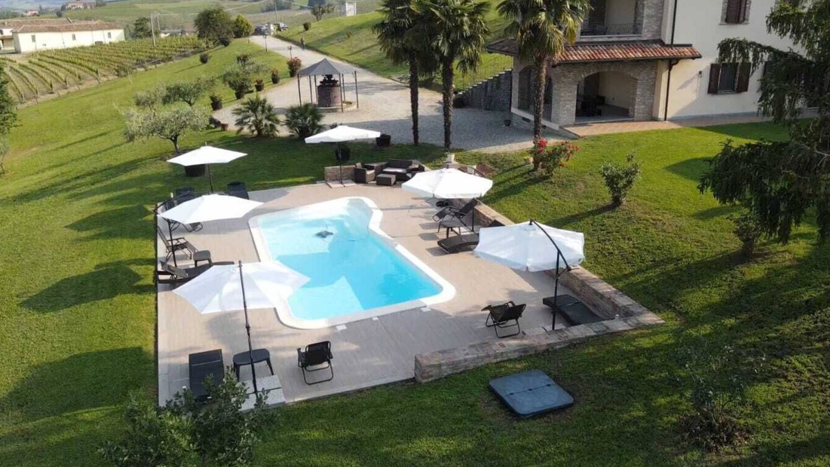 Calosso House | The Country House, breathtaking views of the vineyards