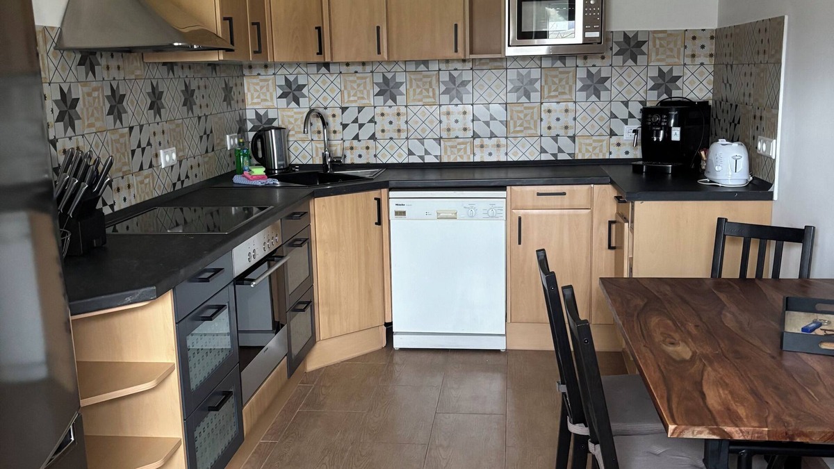 Diemelstadt Apartment | The country house is situated in a quiet location, close to hiking and biking trails & the highway.