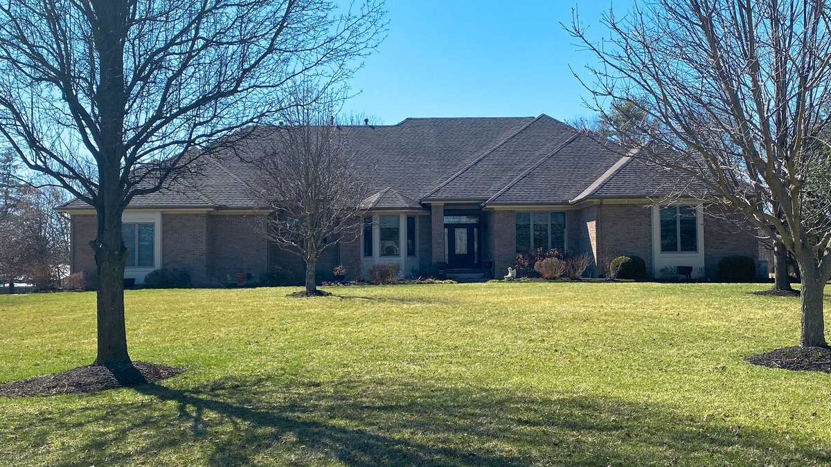 Bellbrook House | The Country View Estate in Beavercreek OH. Close to many beautiful hiking trails