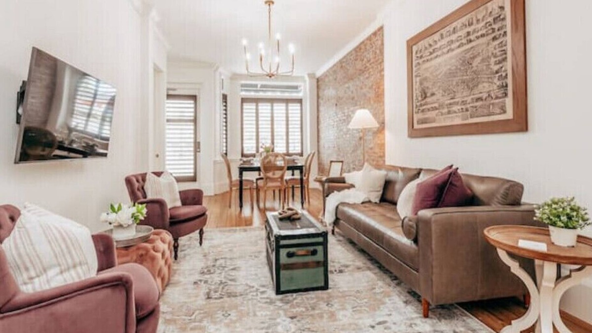 Yarmouth Apartment | The Courier Rooms: Historic charm and luxury