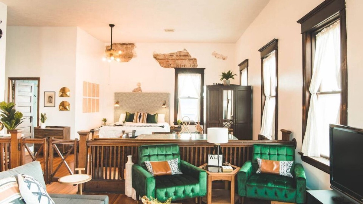 El Paso Apartment | The Courthouse Loft - History with a hot tub!