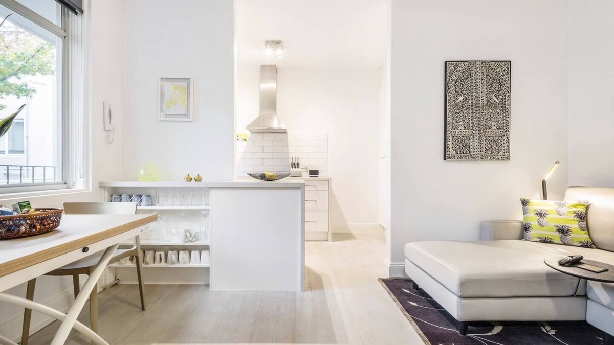 South Yarra Apartment | The Courtyard Chateau Fresh and Modern off Toorak Rd