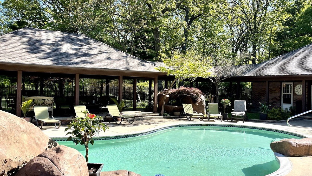 Joplin Apartment | The Courtyard Suite, Pool is open May to August