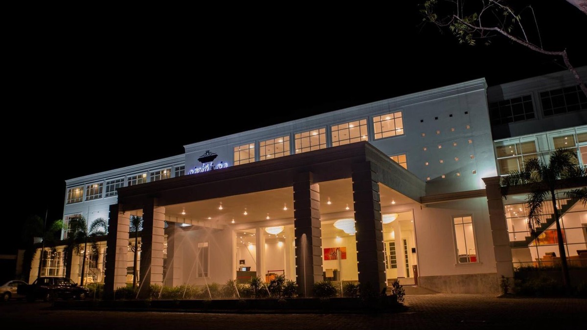 Kalagedihena Hotel | The Covanro