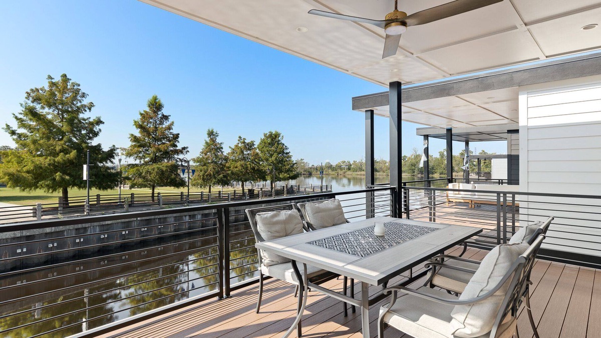 Wilmington Boat Rental | The Cove - Houseboat Tranquility