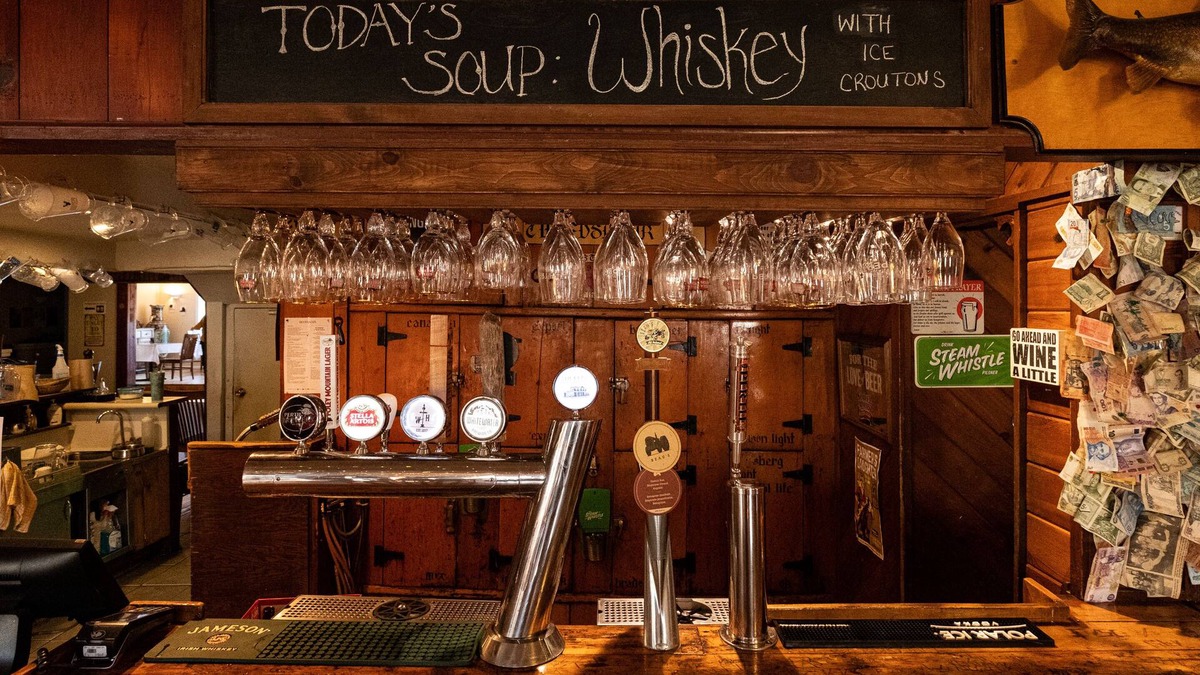 Westport Hotel | The Cove Inn