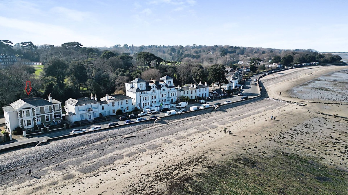 Seaview Apartment | The Cove is located on the seafront in the desirable village of Seaview.
