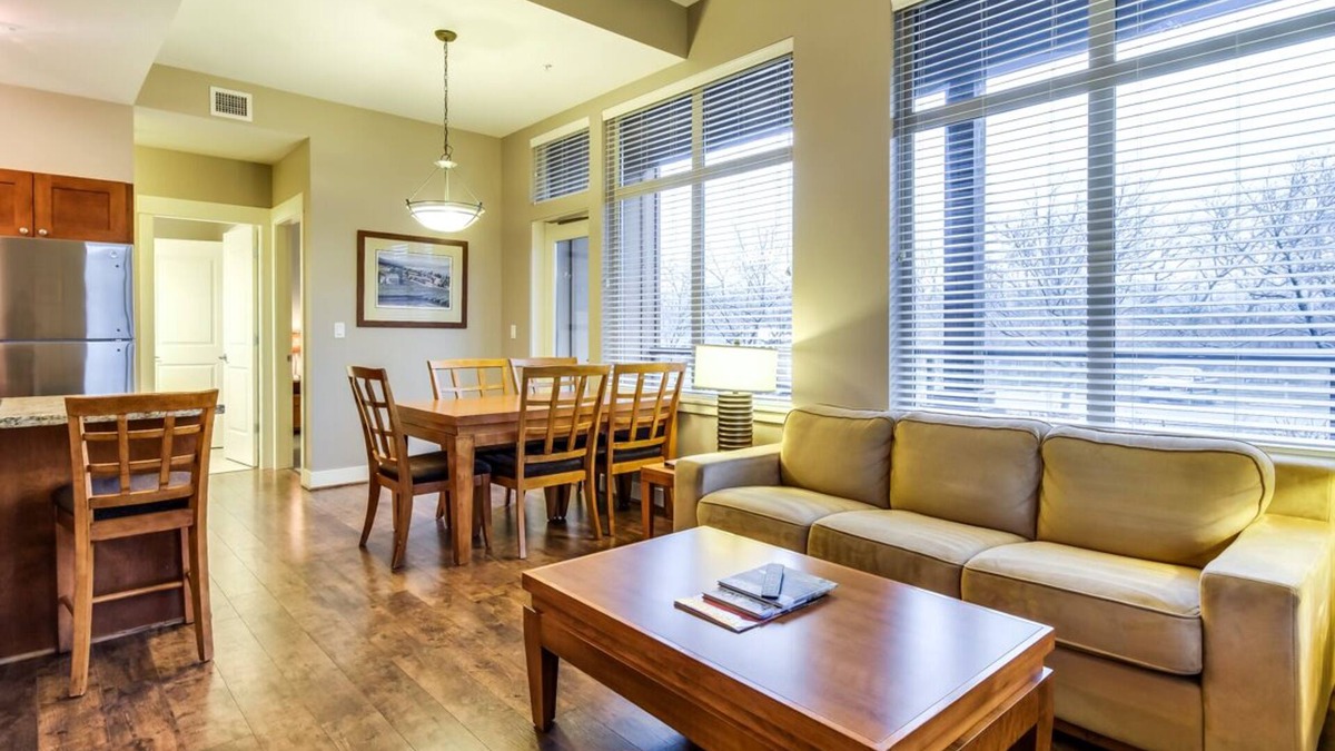 Westbank Condo | The Cove Lakeside, private grnd flr w/large covered deck, lake, park, mtn view