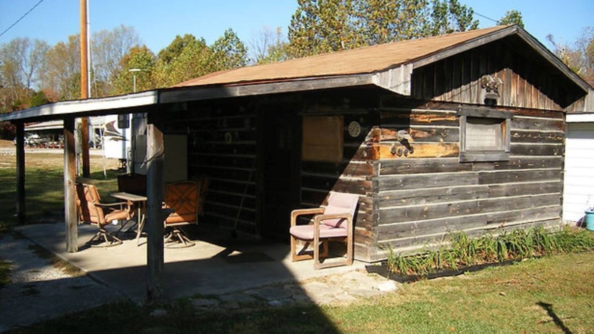 Taswell Cabin | The Cove RUSTIC BUNKHOUSE.30 seconds from Patoka Lake.sleeps 5