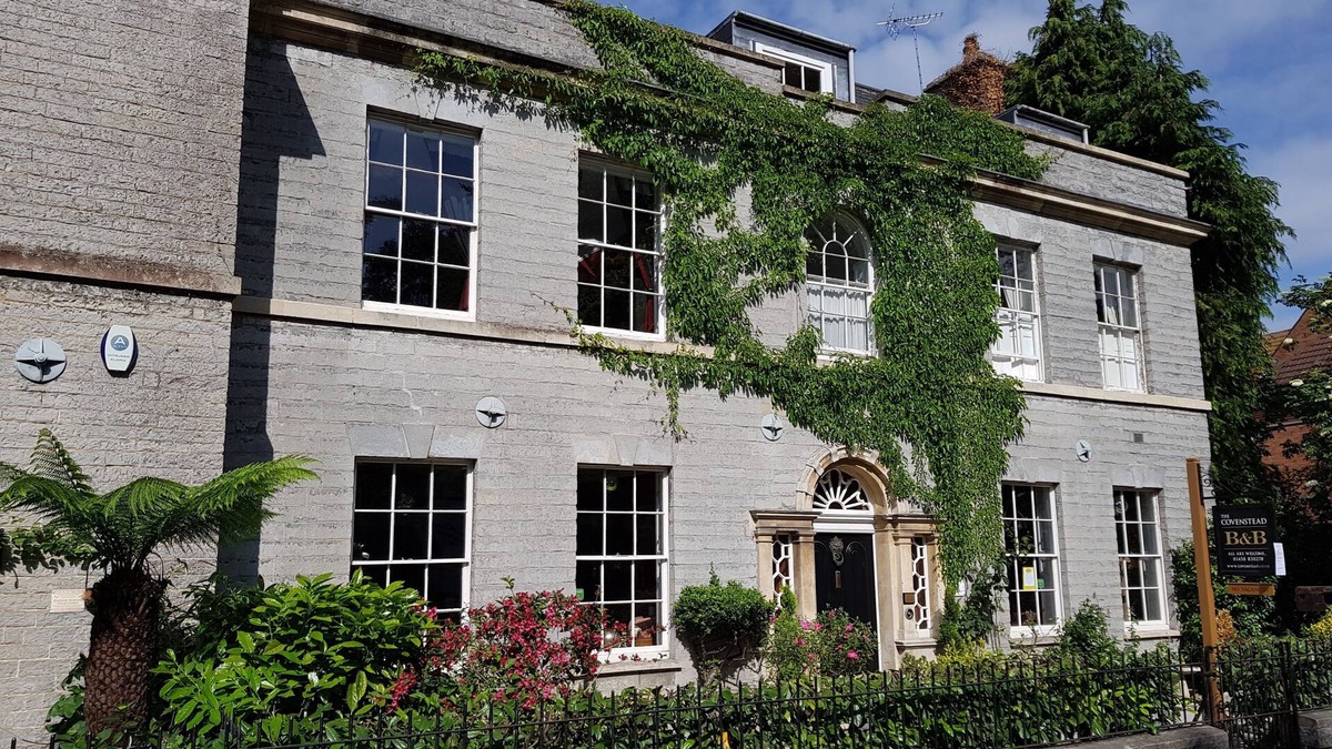 Glastonbury House | The Covenstead