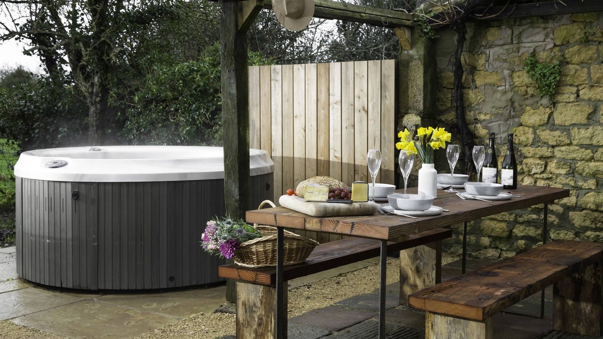 Dursley Cottage | The Cow Byre - beautiful barn conversion in the South Cotswolds sleeping 6 guests