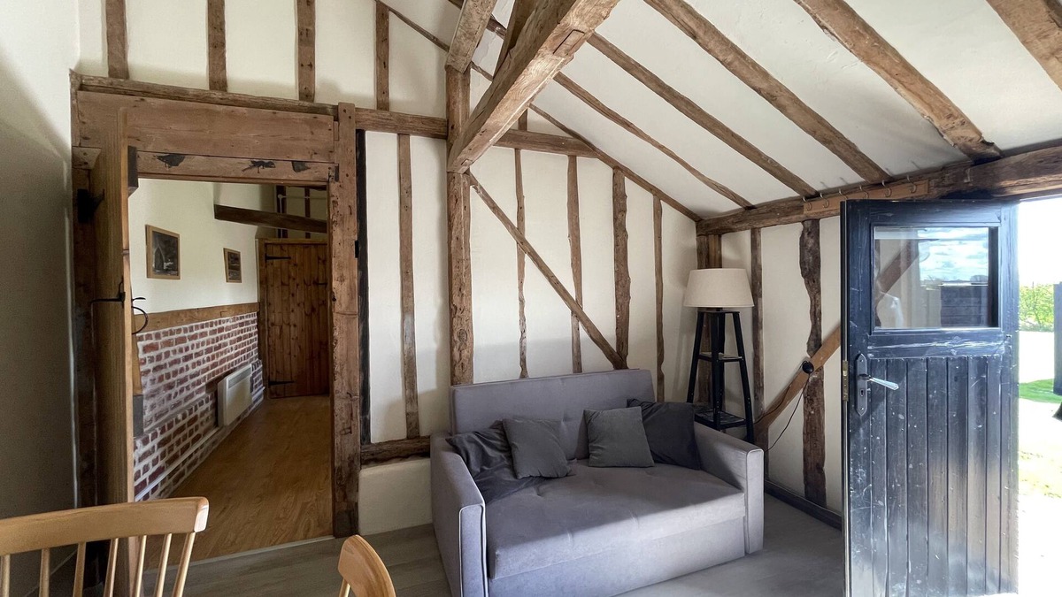 Southminster Apartment | The Cow Shed 1BR-Sleeps4-Parking-PetsOK