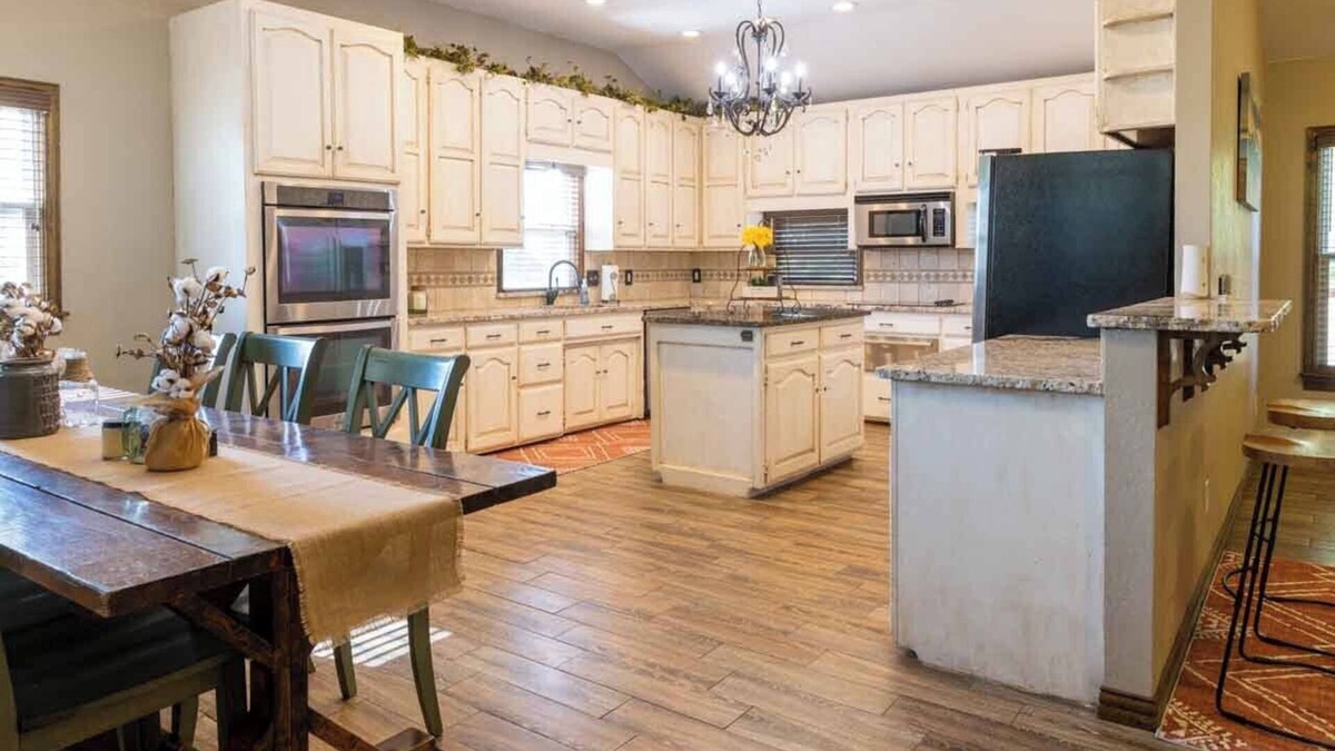 Noble County House | The Cowboy Family’s Retreat -15 min to Stillwater, 20 min Boone Pickens, & GIA