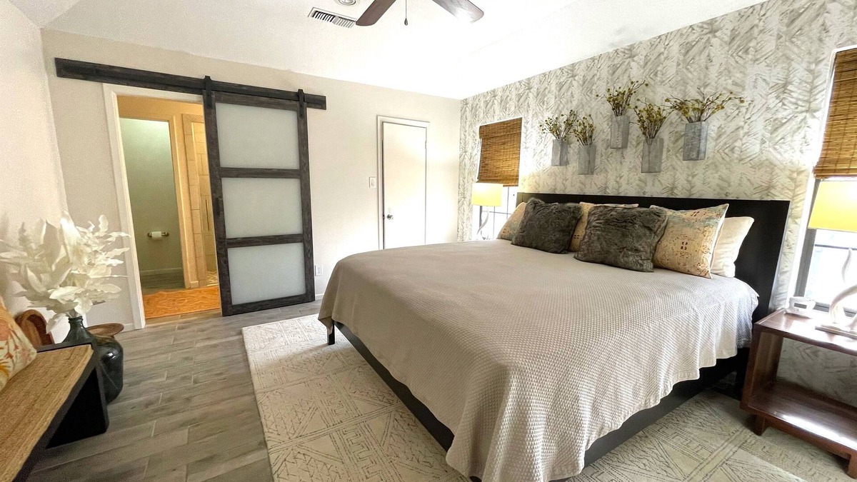 Abilene House | The Cowgirls by Curated Stays: 2 King Beds