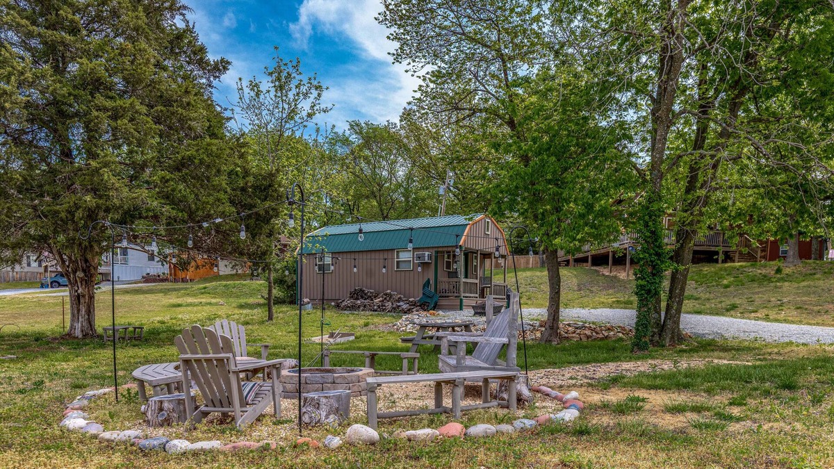 Grove House | The Cowskin Bunkhouse - Lakeview Getaway - perfect for fishermen/small families!