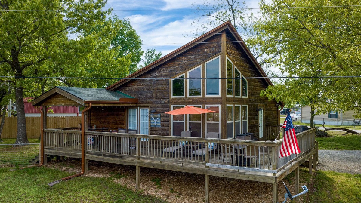 Grove Cabin | The Cowskin Cabin - Lakeview, great for fishermen, families and friends!