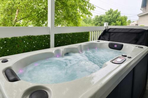 Quartier 5-4 Apartment | The Coziest appartment Hot Tub AC Free