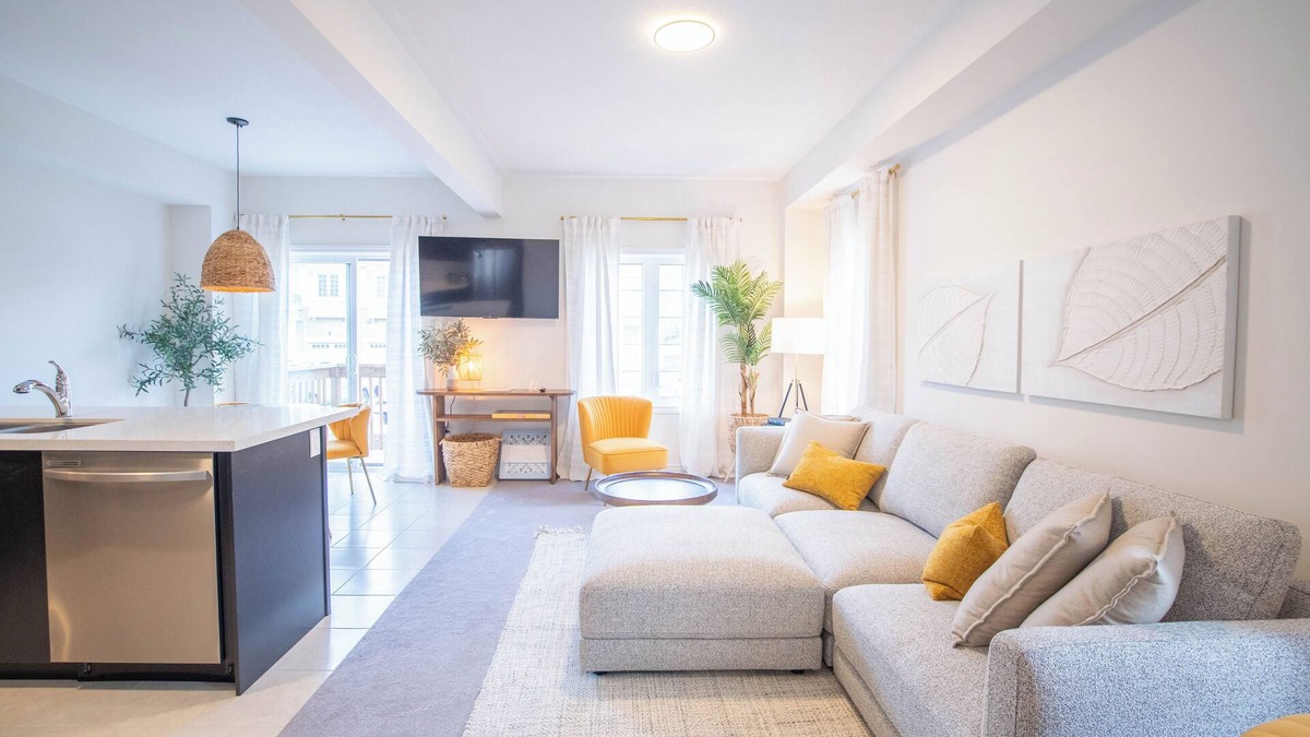 Ancaster House | The Coziest Corner in Ancaster. Brand New!