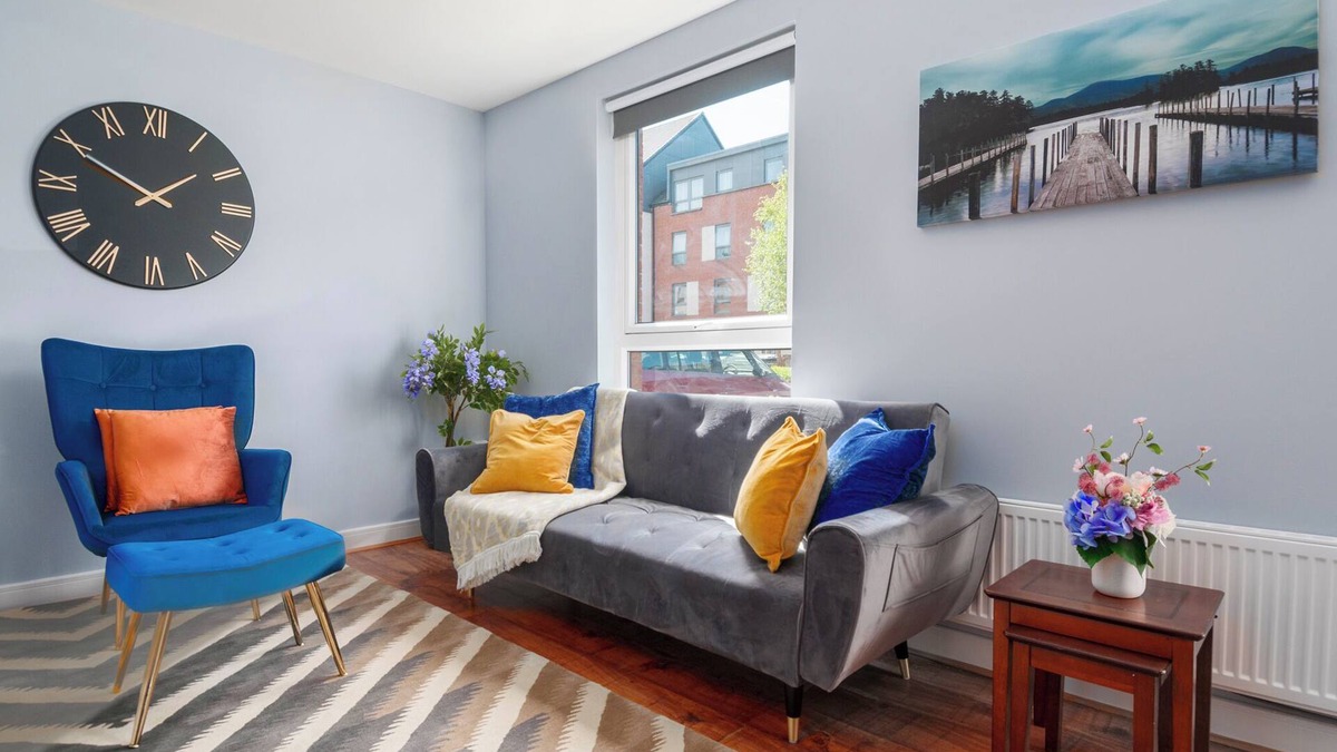 Muirhouse Apartment | The Cozy Atmosphere Lodge located just 3.5 miles away from the city center