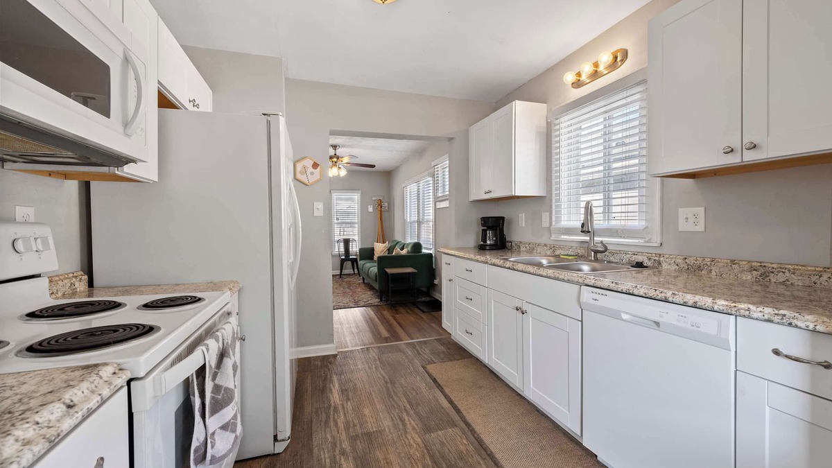 West Columbus House | The Cozy Bellows Retreat for 4