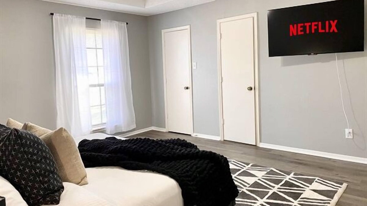 North Richland Hills House | The Cozy Corner - NFLX - Arcade - FencedYard