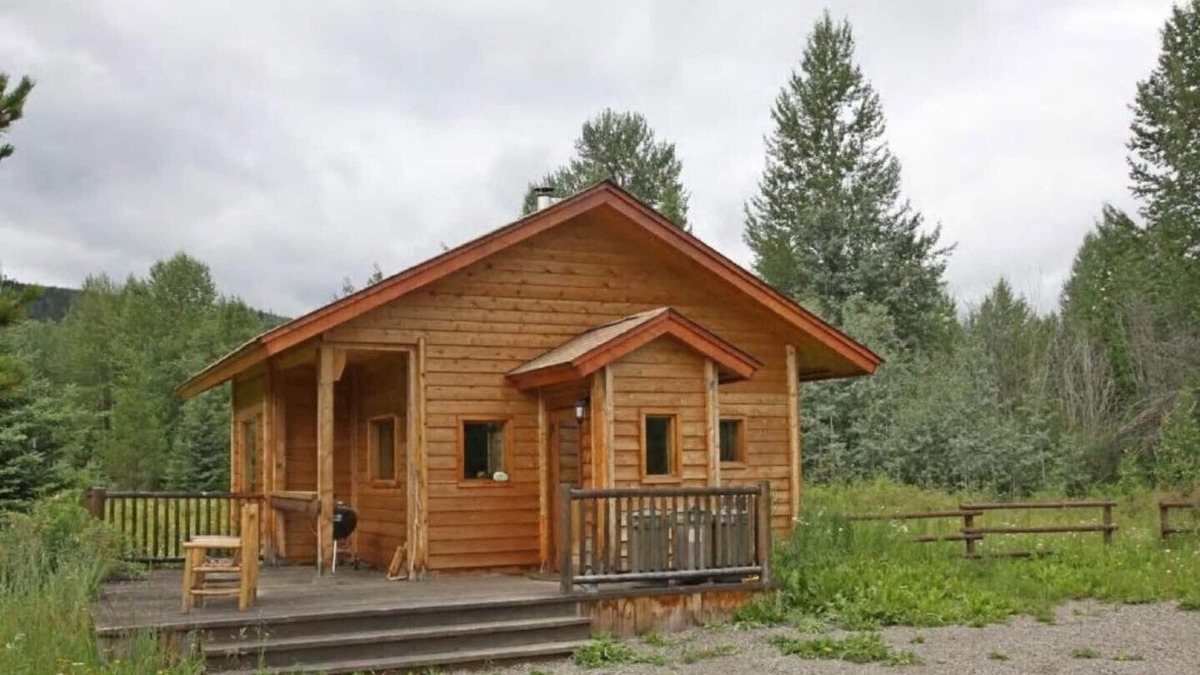 Moricetown House | The Cozy Cabin - L.D.R.