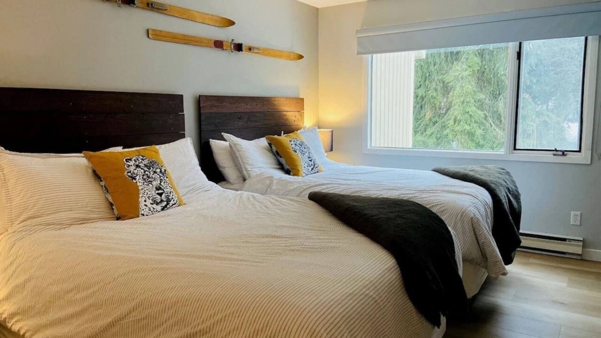East Kootenay Apartment | The Cozy Cork | Toby Chair | Sauna | Resort Access