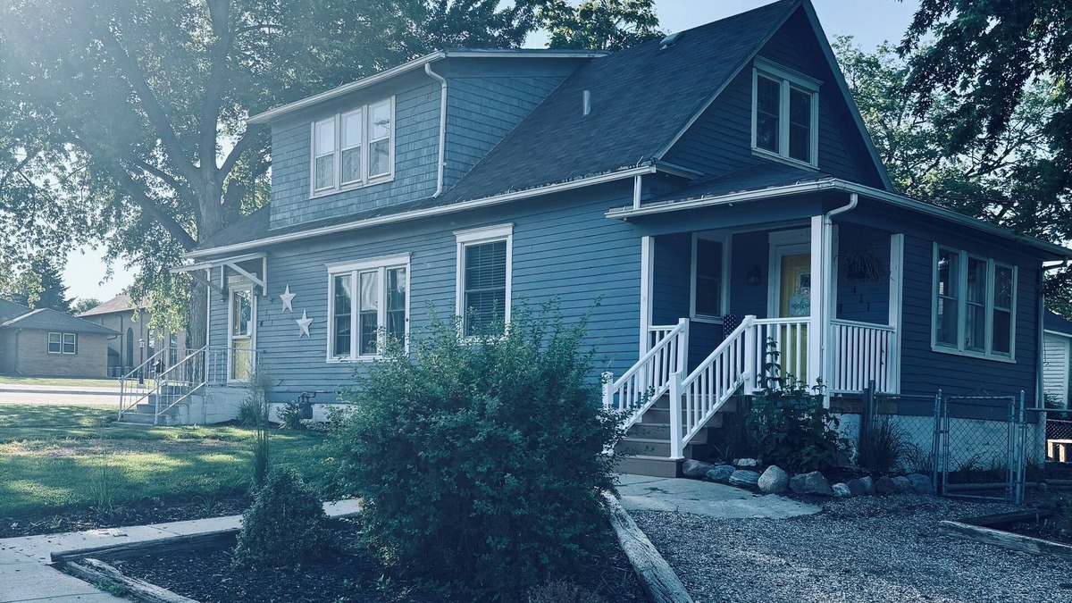 Crofton House | The Cozy Cottage in Crofton,NE 3+ bed, 1.5 bath has everything you need