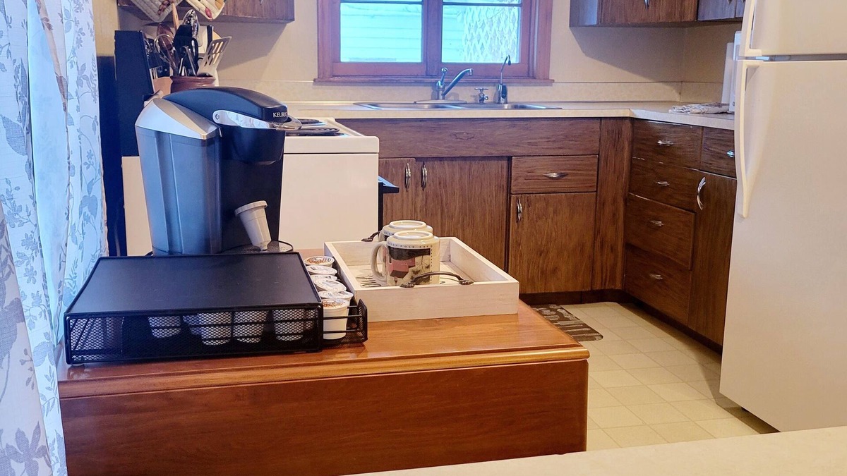 Terry House | The Cozy Cottage is nestled in a charming neighborhood for the perfect get-away.