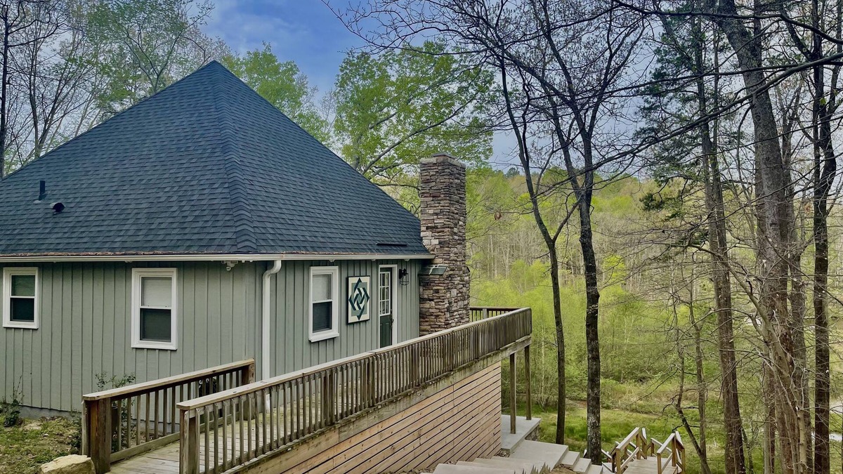 Roxboro Cottage | The Cozy Cottage on Little Duck Cove