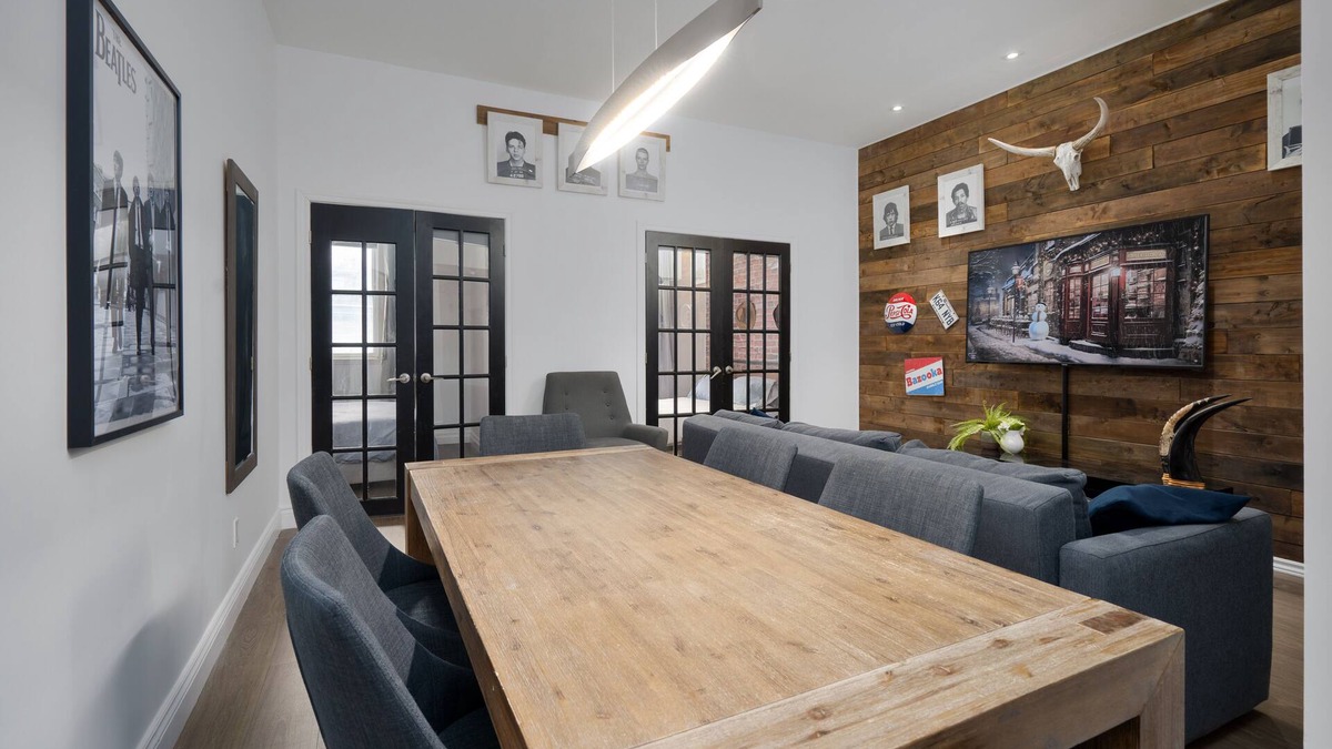 La Cite-Limoilou Apartment | The Cozy Country Den
