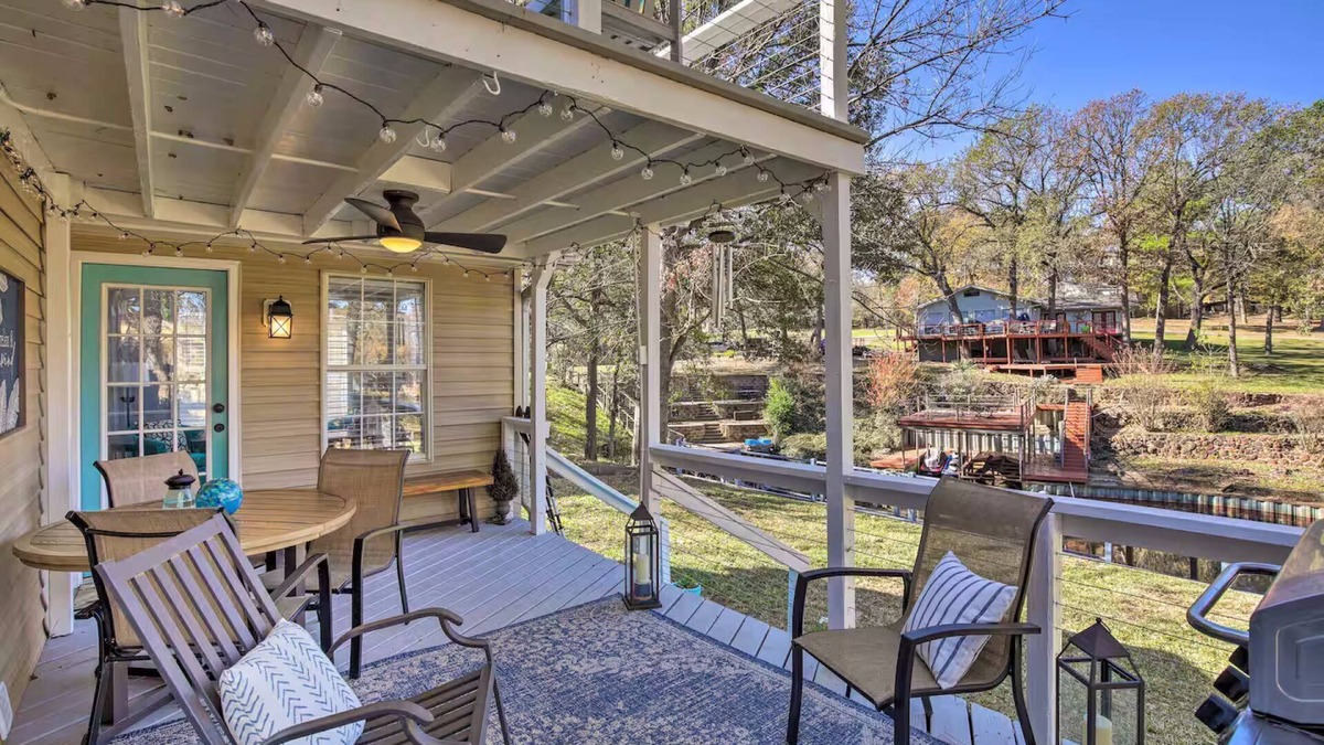 Tool House | The Cozy Cove at Cedar Creek Lake: Kayaks, Dock, Kids & Dog Friendly!
