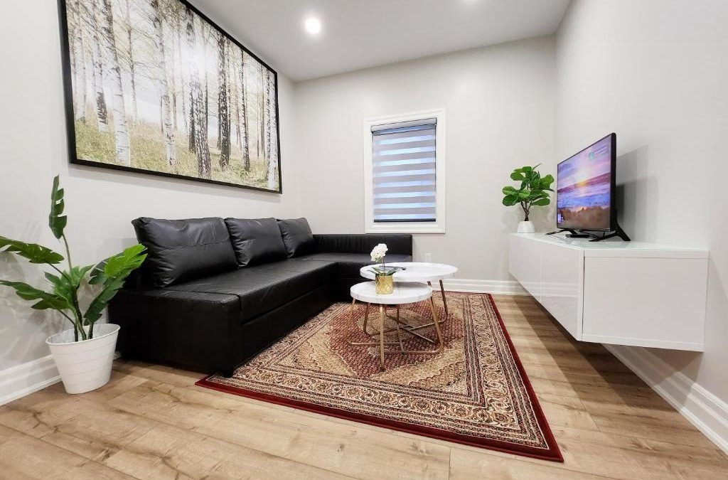 Downtown Apartment | The Cozy Cove Modern King-Bedroom Full Apartment