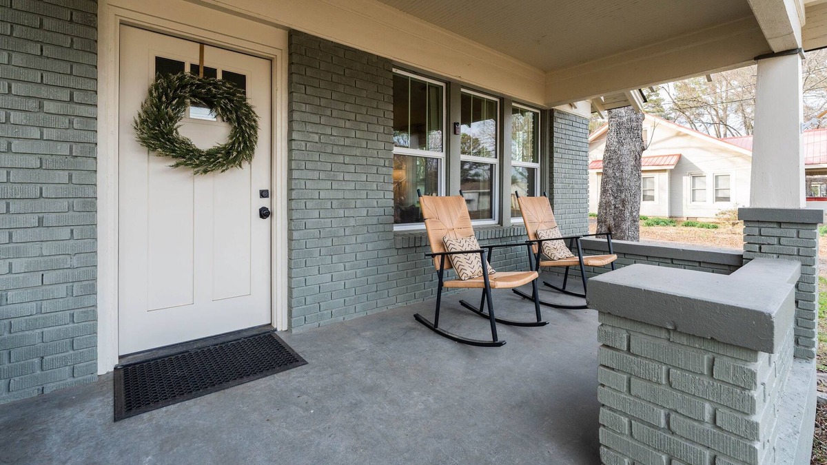Morrilton House | The Cozy Craftsman~ Petit Jean & The Nest 15min