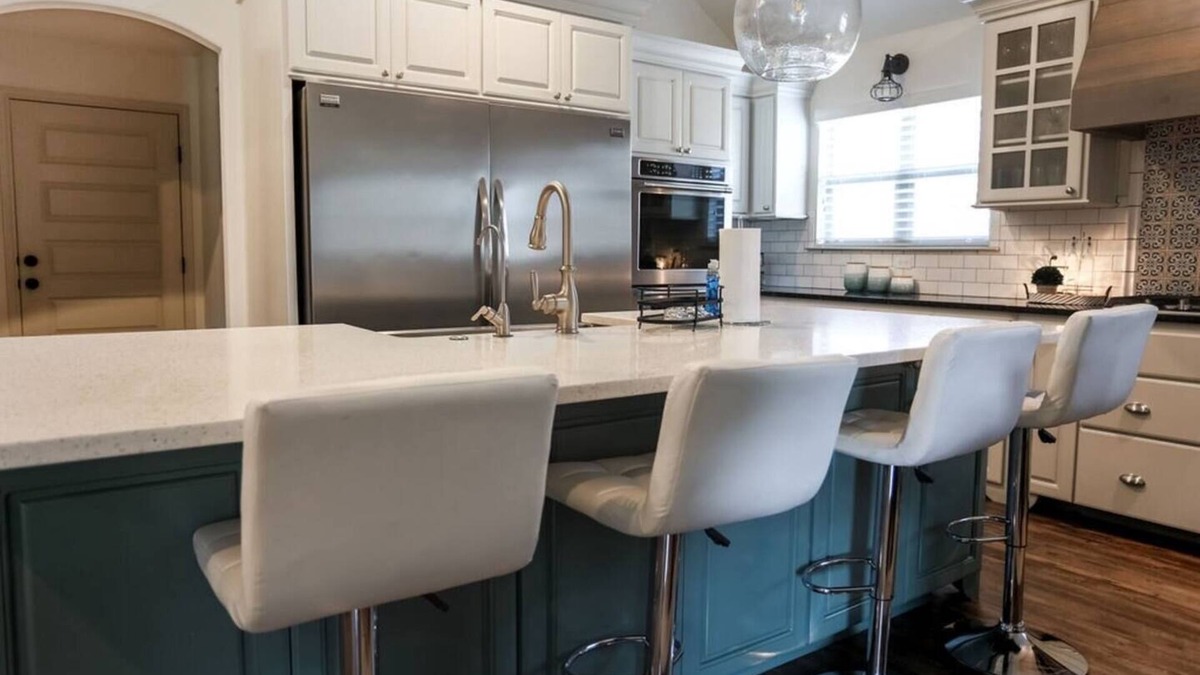 Lubbock House | The Cozy Modern 4 Bedroom